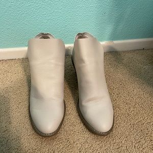 Universal Thread Boots